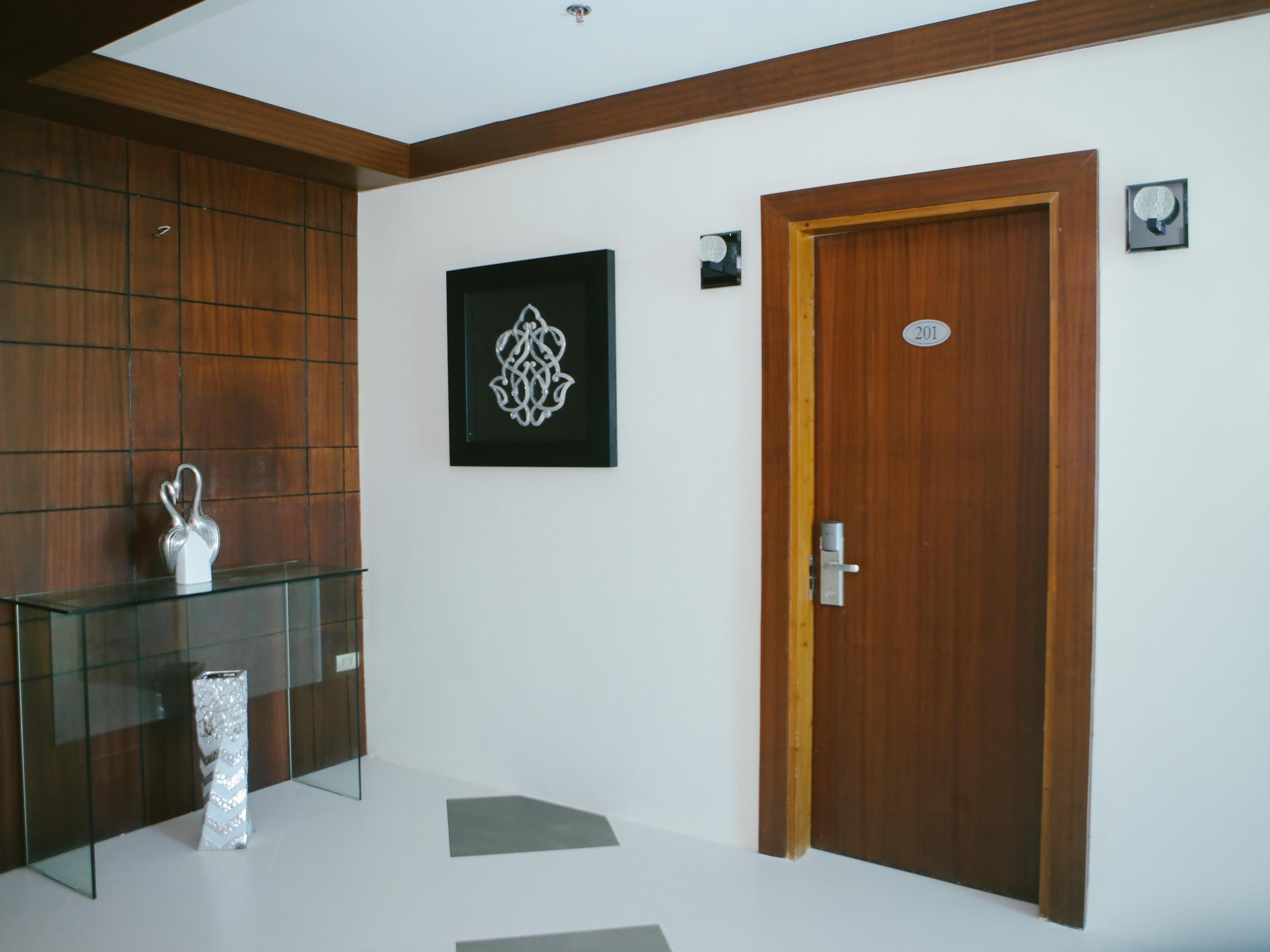 Ey Miner Suites Borromeo Branch