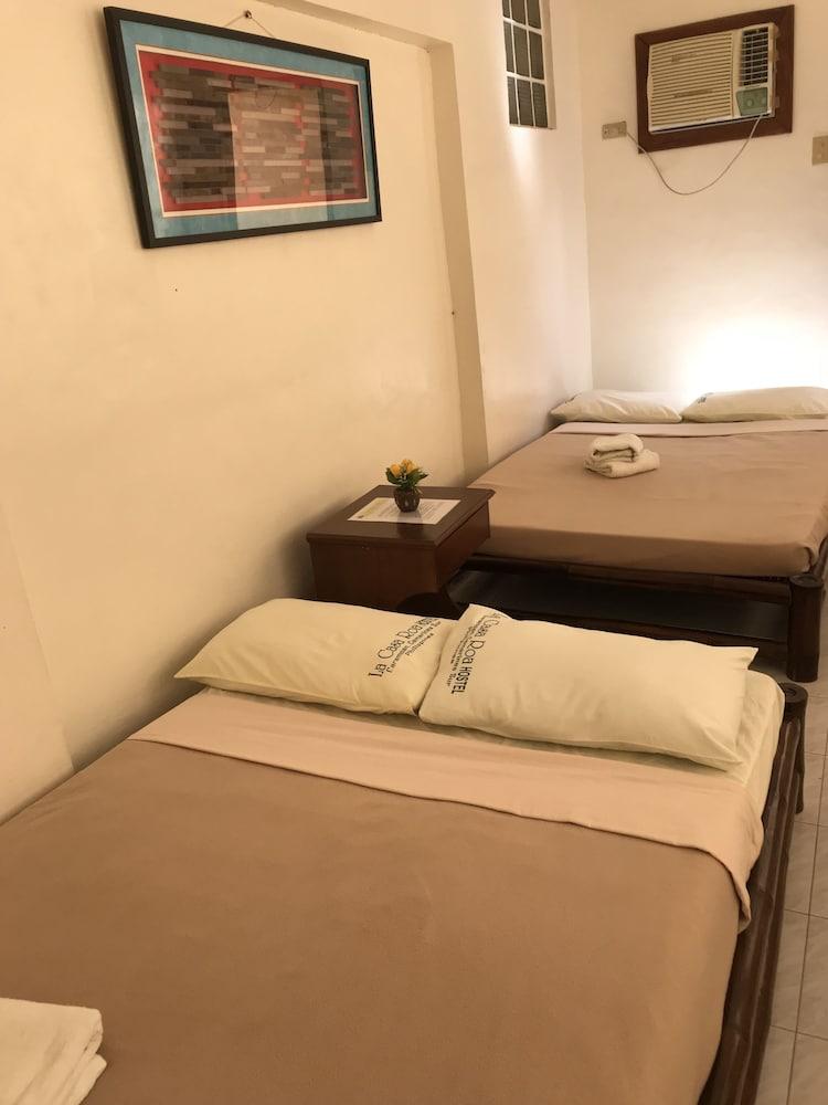 La Casa Roa Hostel
