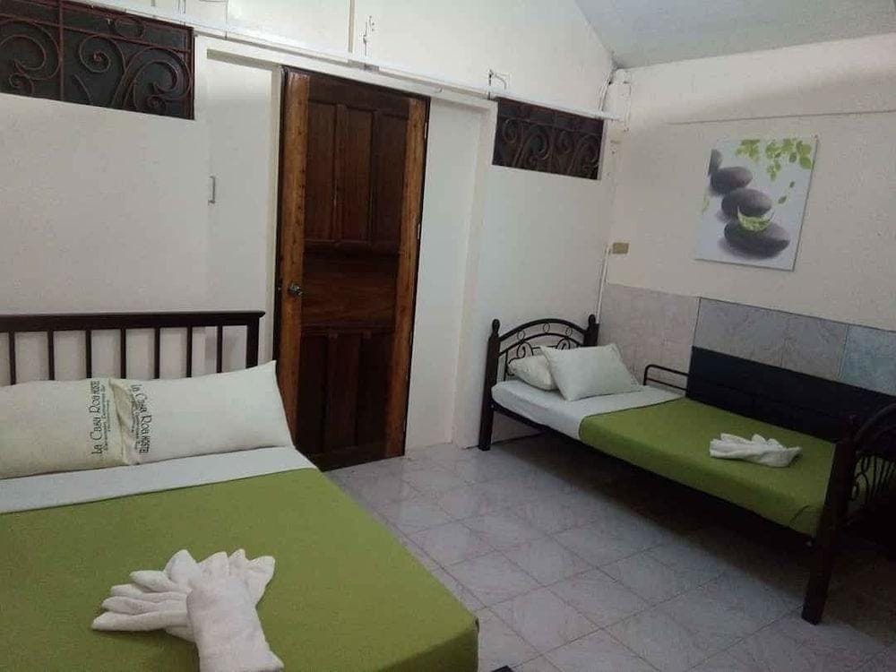La Casa Roa Hostel