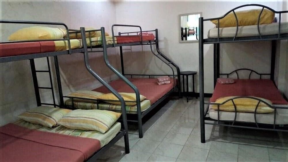 La Casa Roa Hostel