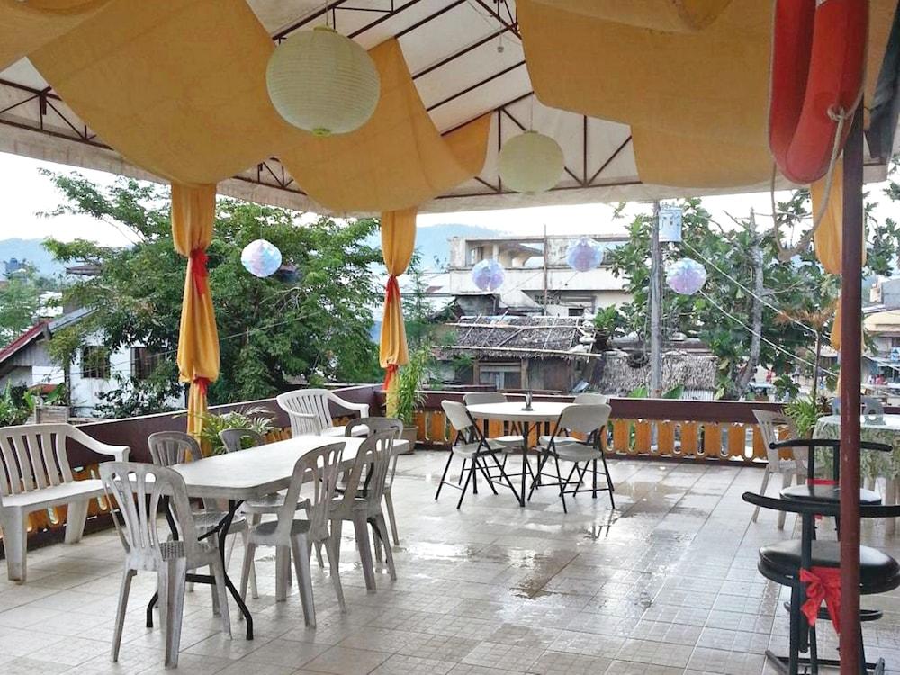 La Casa Roa Hostel