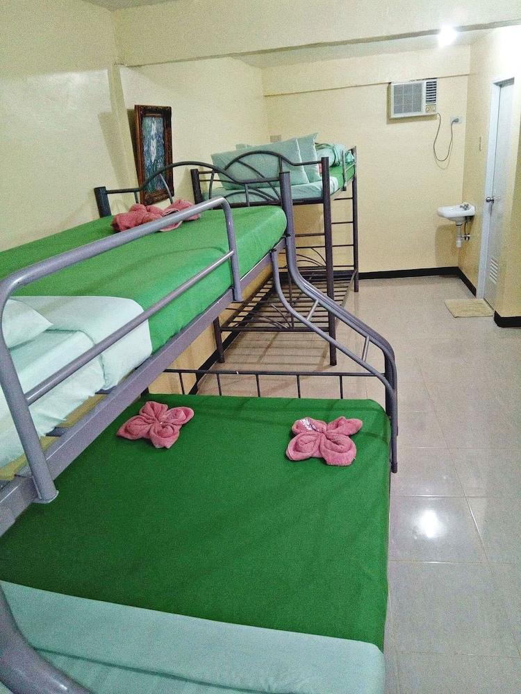La Casa Roa Hostel
