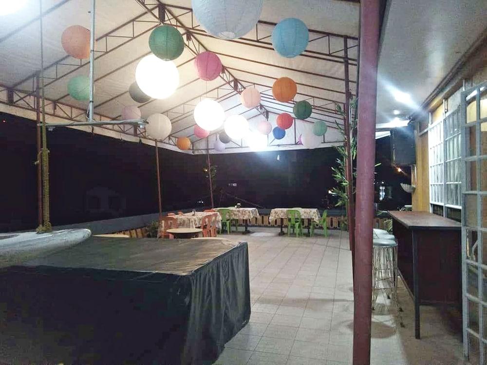 La Casa Roa Hostel