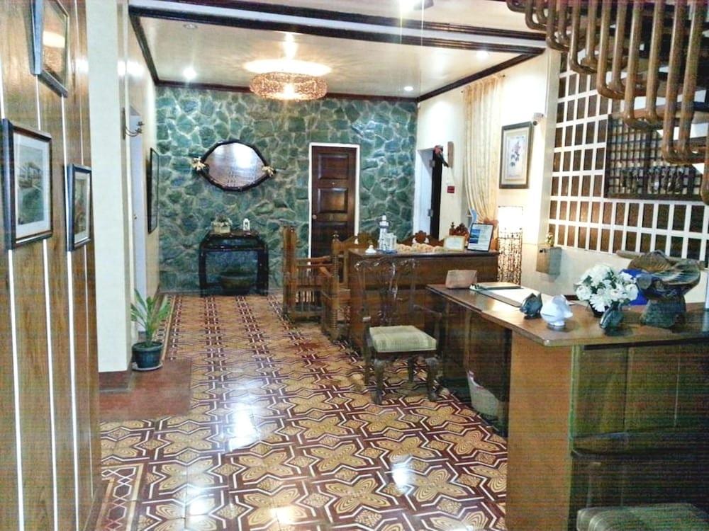 La Casa Roa Hostel