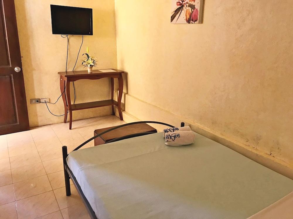 La Casa Roa Hostel