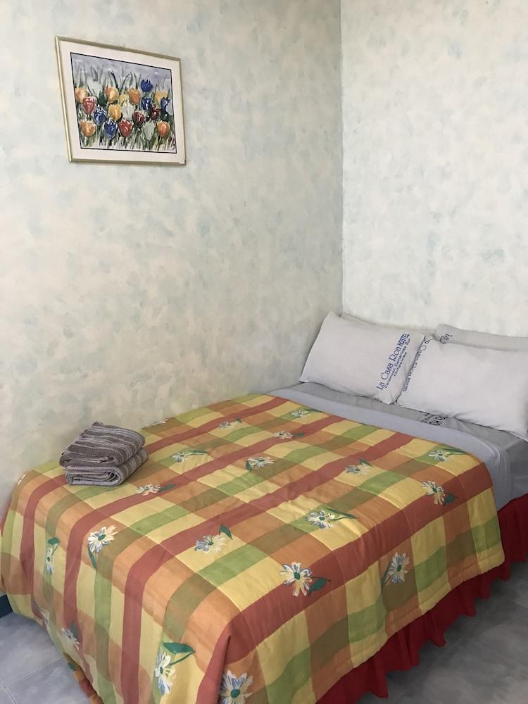 La Casa Roa Hostel