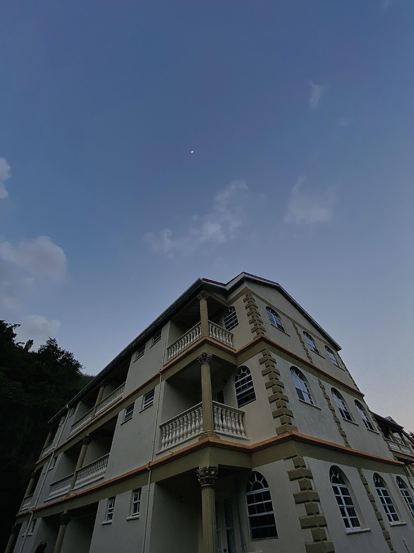 Rejens Hotel