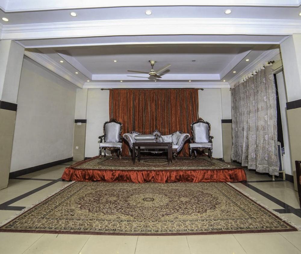 Shelton Hotel