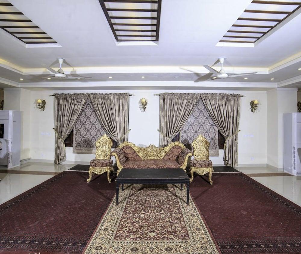 Shelton Hotel