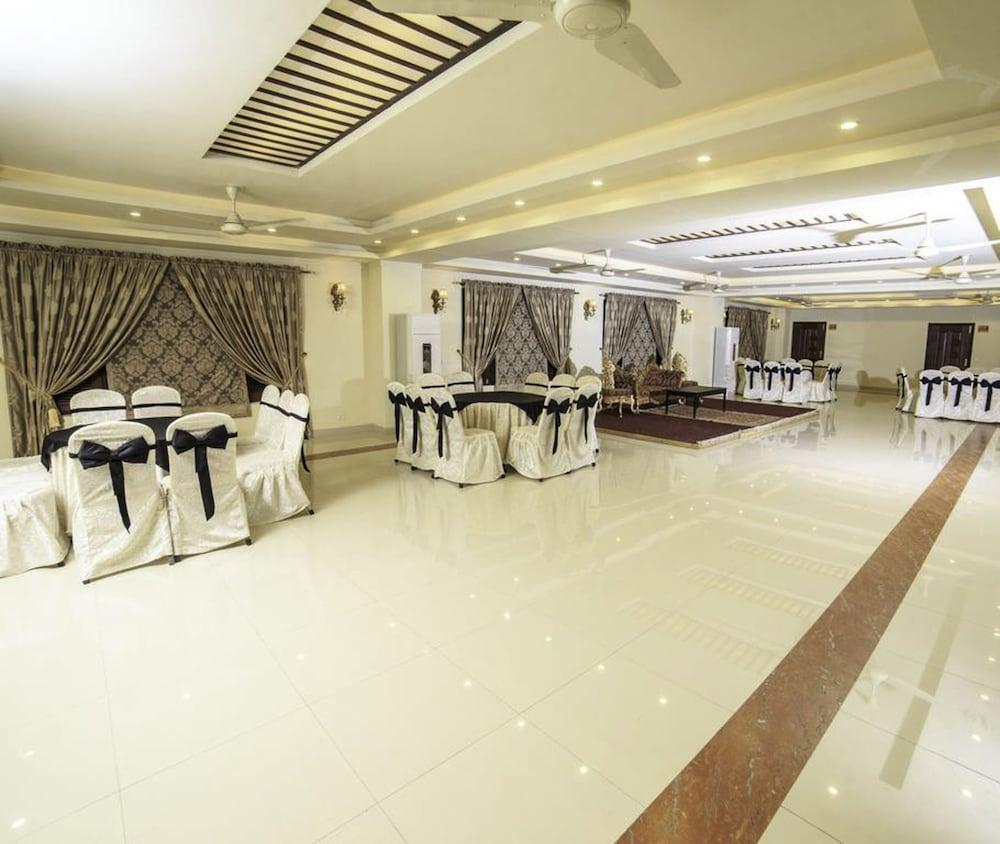 Shelton Hotel