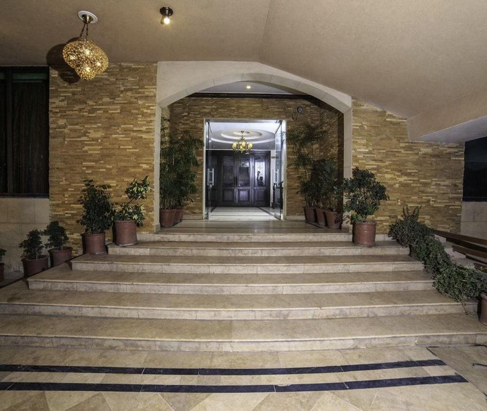 Shelton Hotel