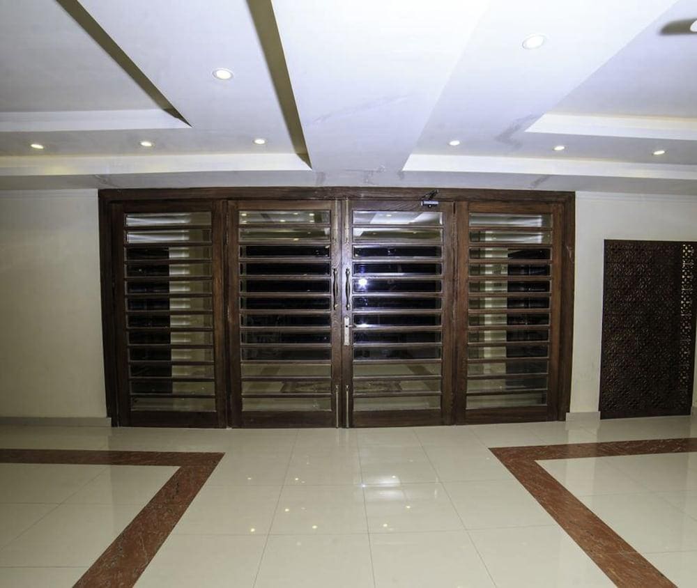 Shelton Hotel