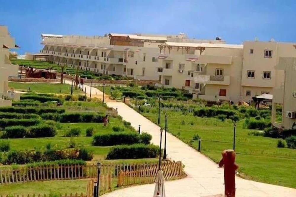 Alhayat Ain El Sokhna