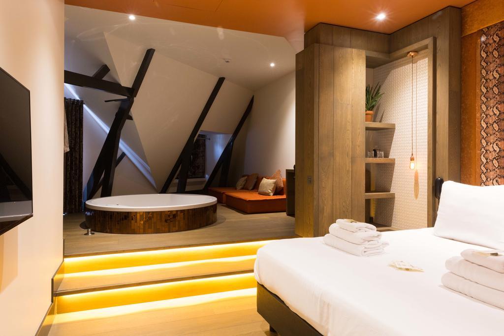 Manzo Suites