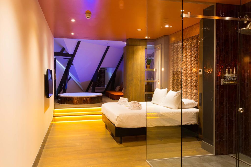 Manzo Suites