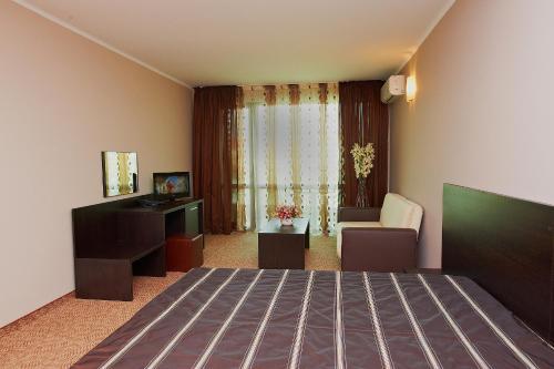 Central Plaza Hotel