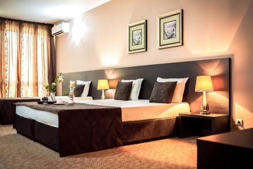 Central Plaza Hotel