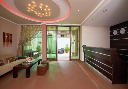 Central Plaza Hotel