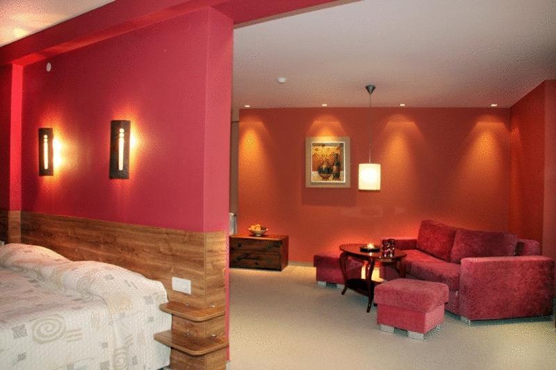 Hotel Seasons