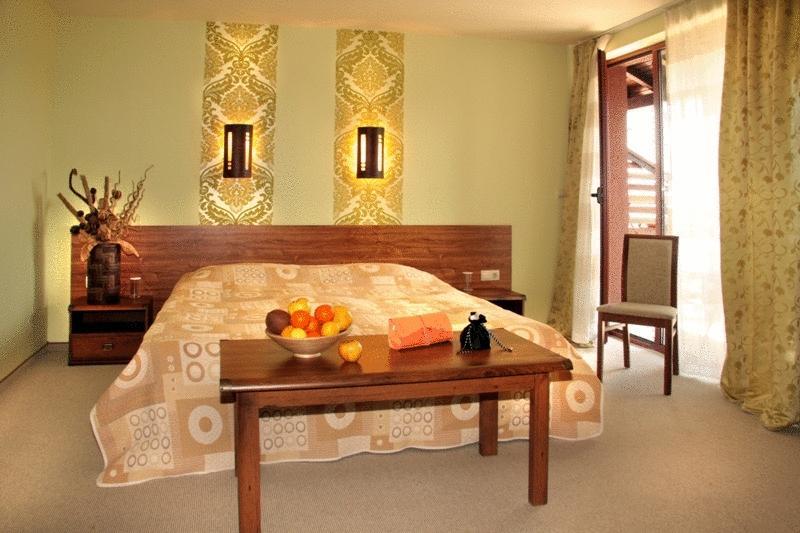 Hotel Seasons