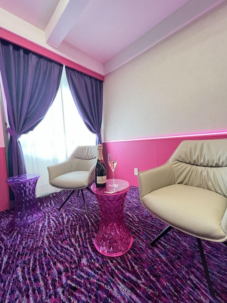 Minami Senri Crystal Hotel
