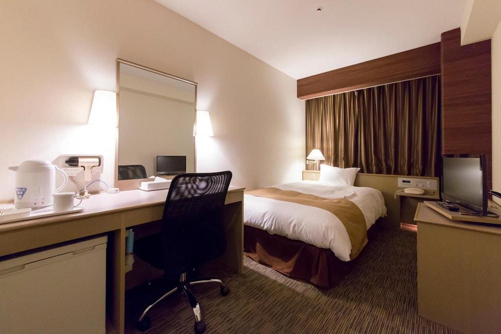 Minami Senri Crystal Hotel