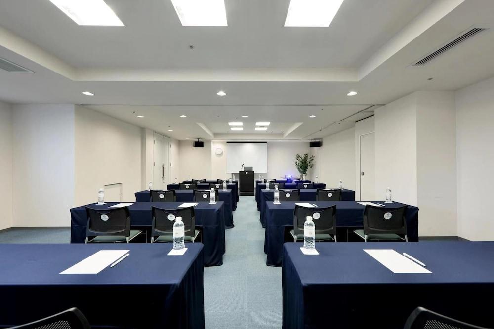 Minami Senri Crystal Hotel