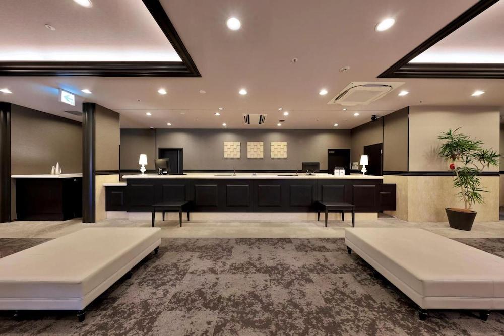 Minami Senri Crystal Hotel