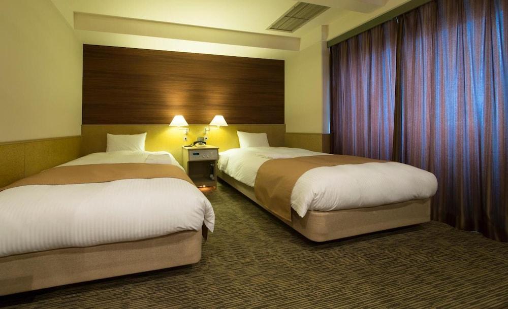 Minami Senri Crystal Hotel