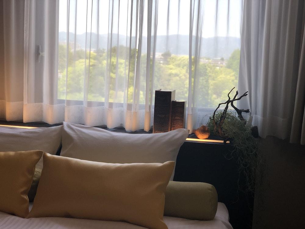 Minami Senri Crystal Hotel