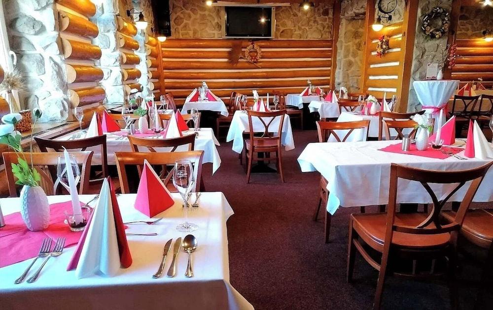 Hotel A Restaurace Kocanda