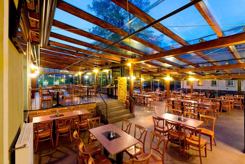 Hotel A Restaurace Kocanda