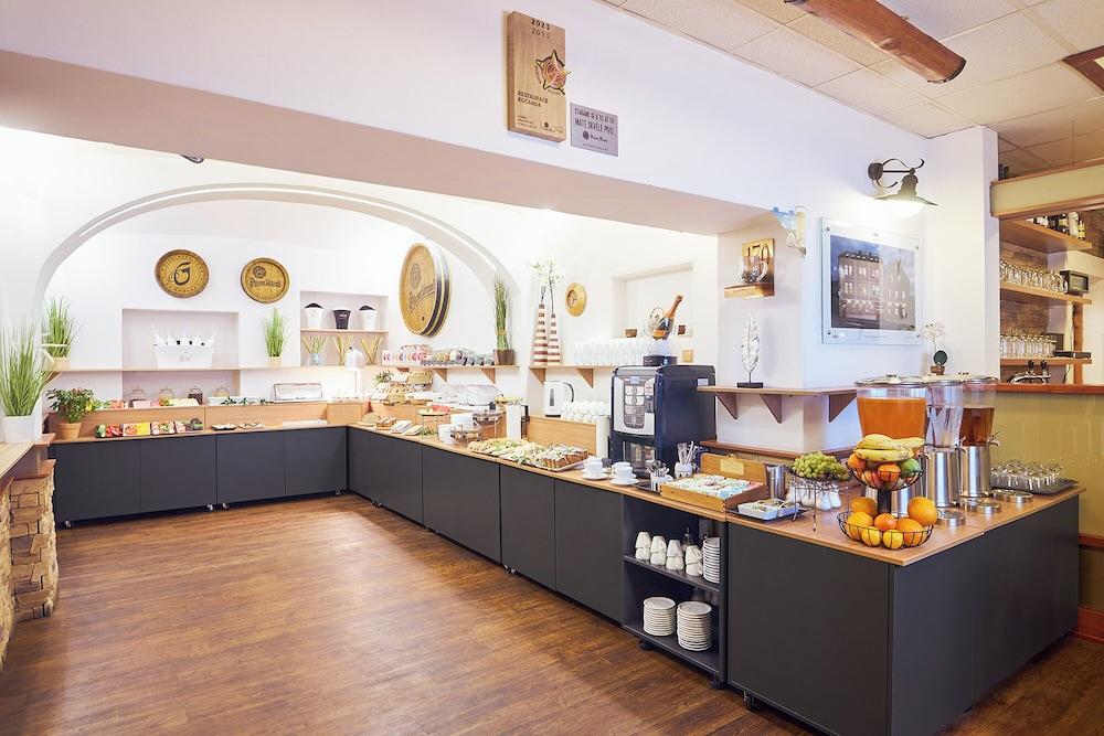 Hotel A Restaurace Kocanda
