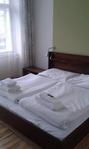 Hotel Saloon