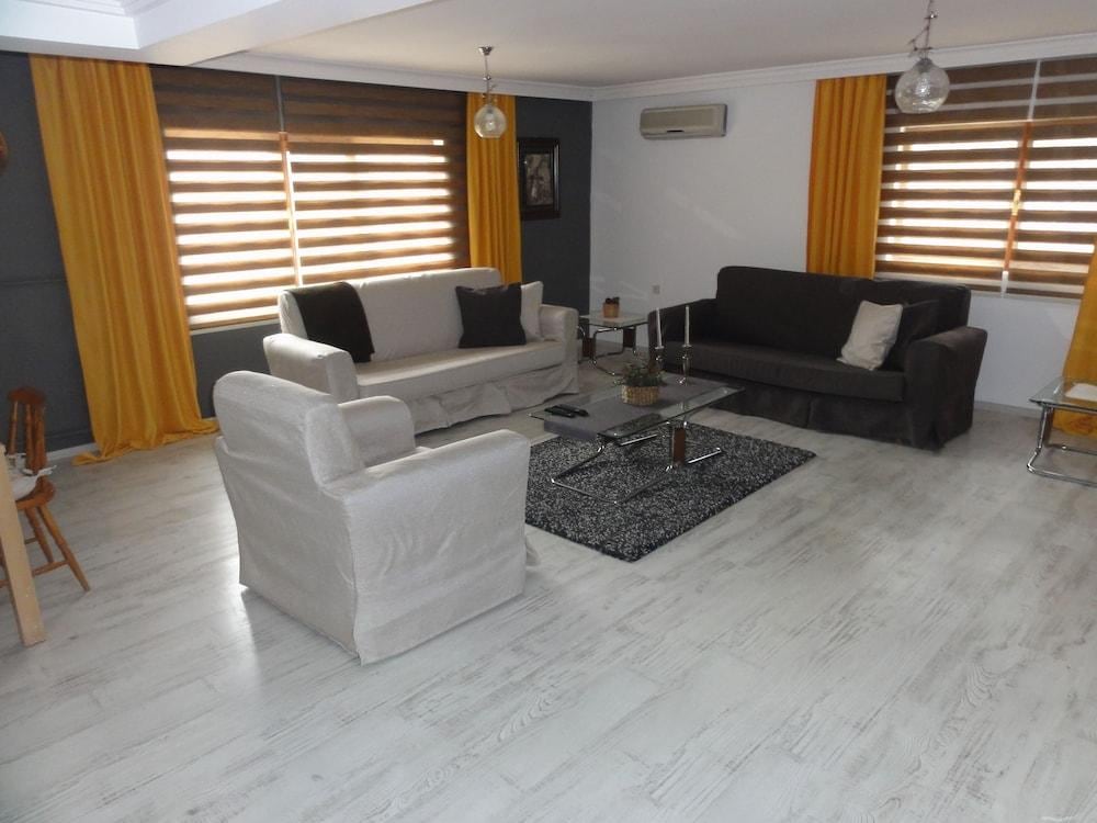 Evodak Apartment