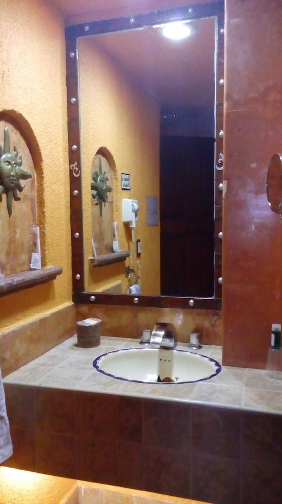 Hotel Real Azteca