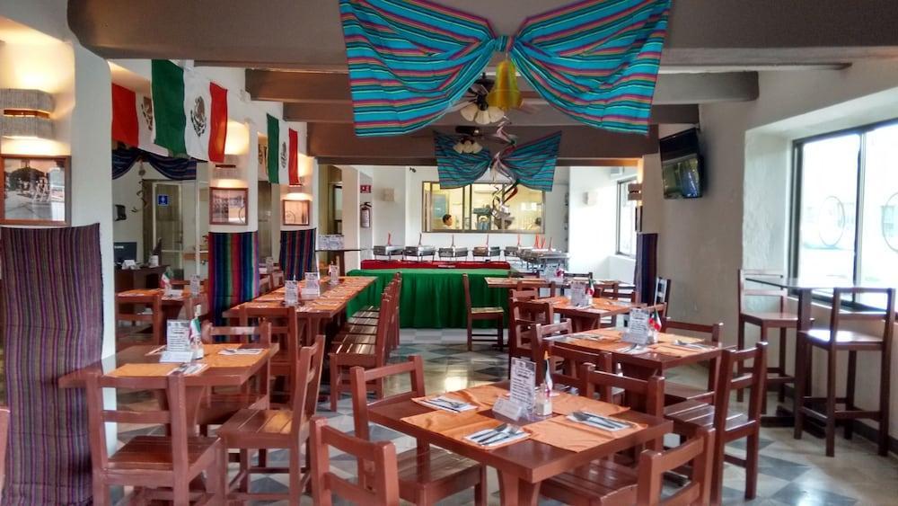 Hotel y Restaurante Yaxactun