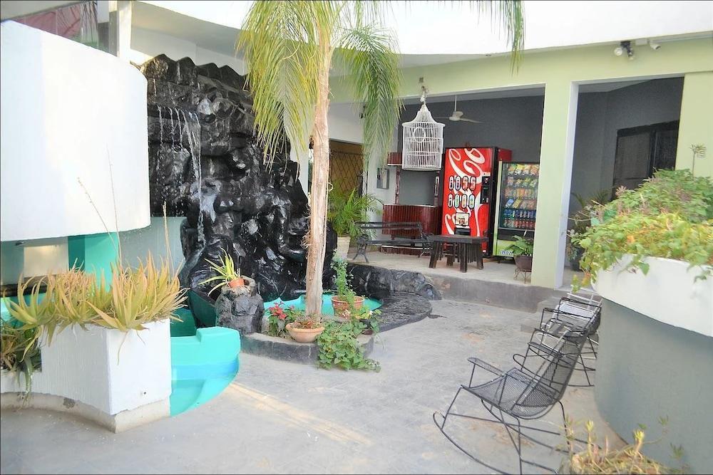 Hotel Laguna Inn