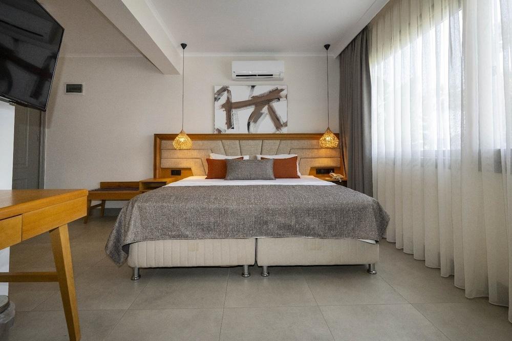 Yalipark Beach Hotel