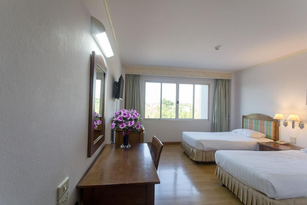 Tangerine Ville Hotel