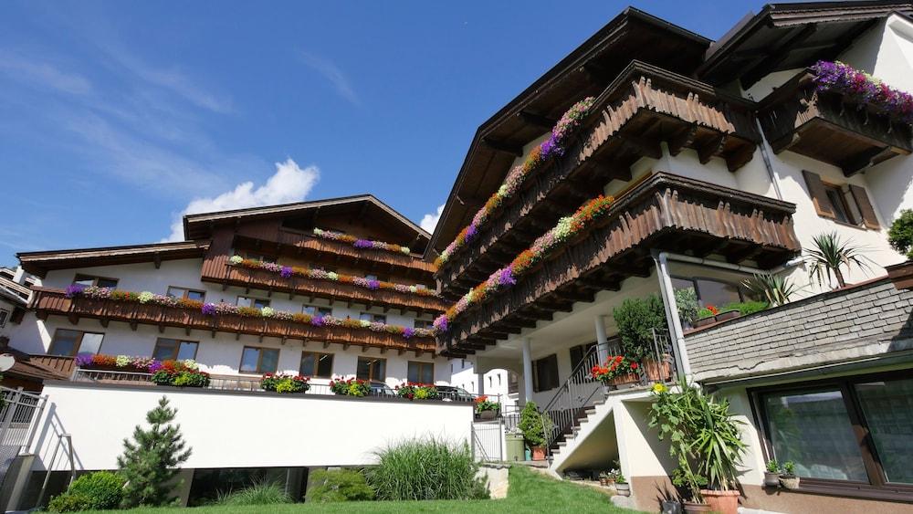 Pension Central mit Landhaus Central