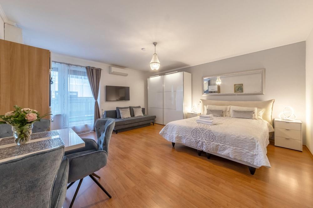 Pmc Business Apartment