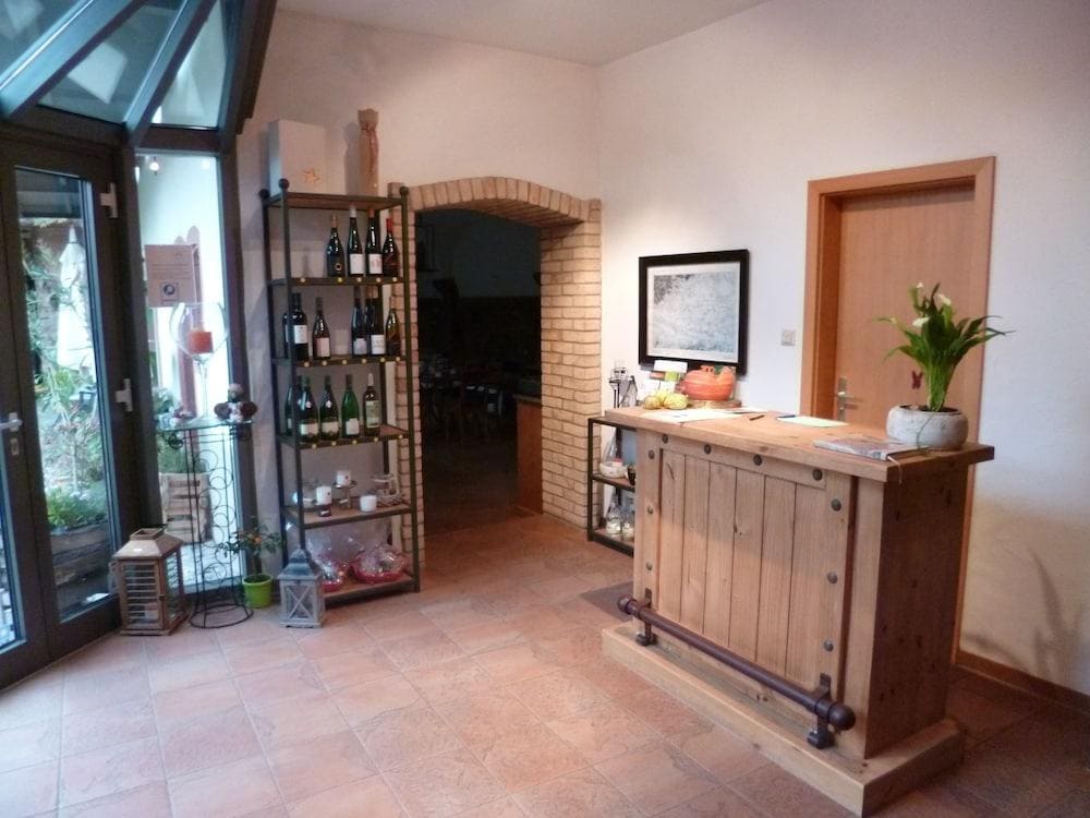 Alter Winzerhof Weisenheim Am Berg E.k.