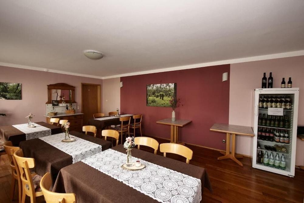 Hotel Bett & Fruhstuck
