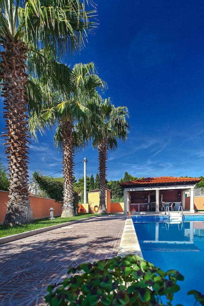 Villa Rasotica