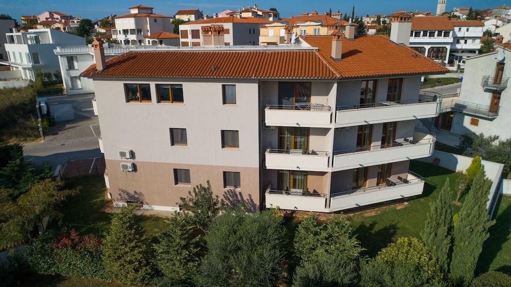 Apartments Oliva