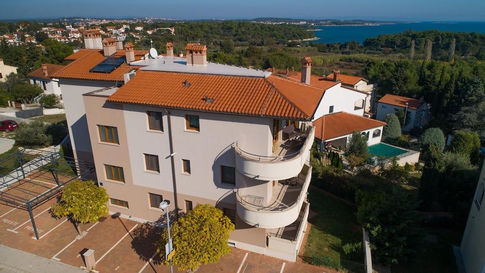 Apartments Oliva