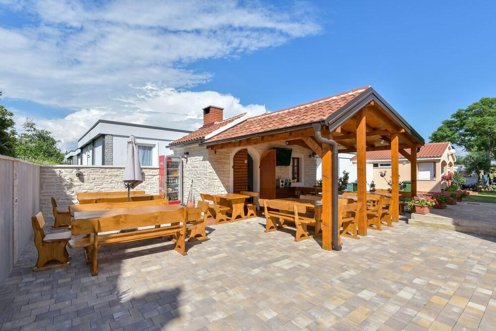 Apartments Medanic