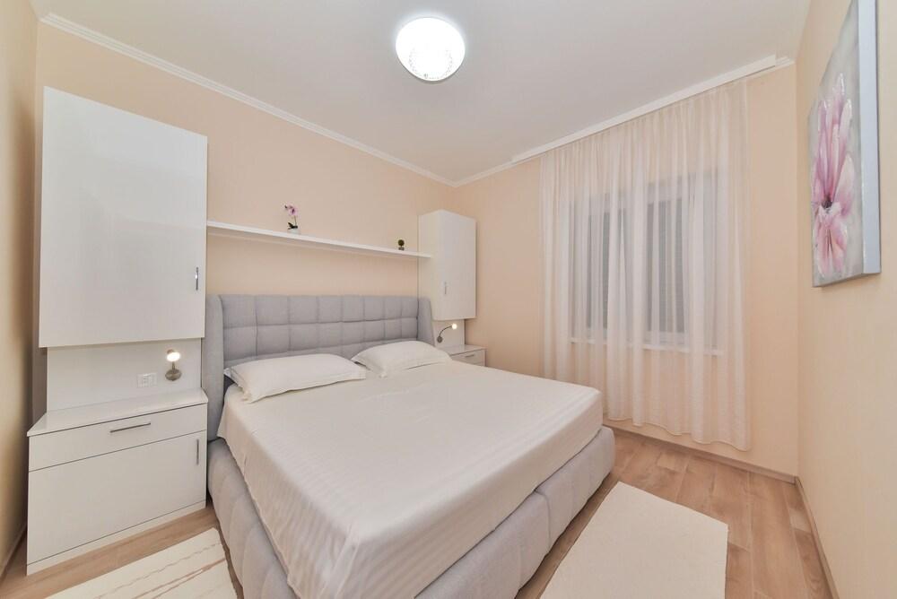 Apartments Medanic