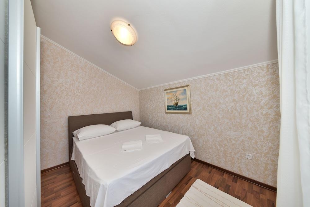 Apartments Medanic